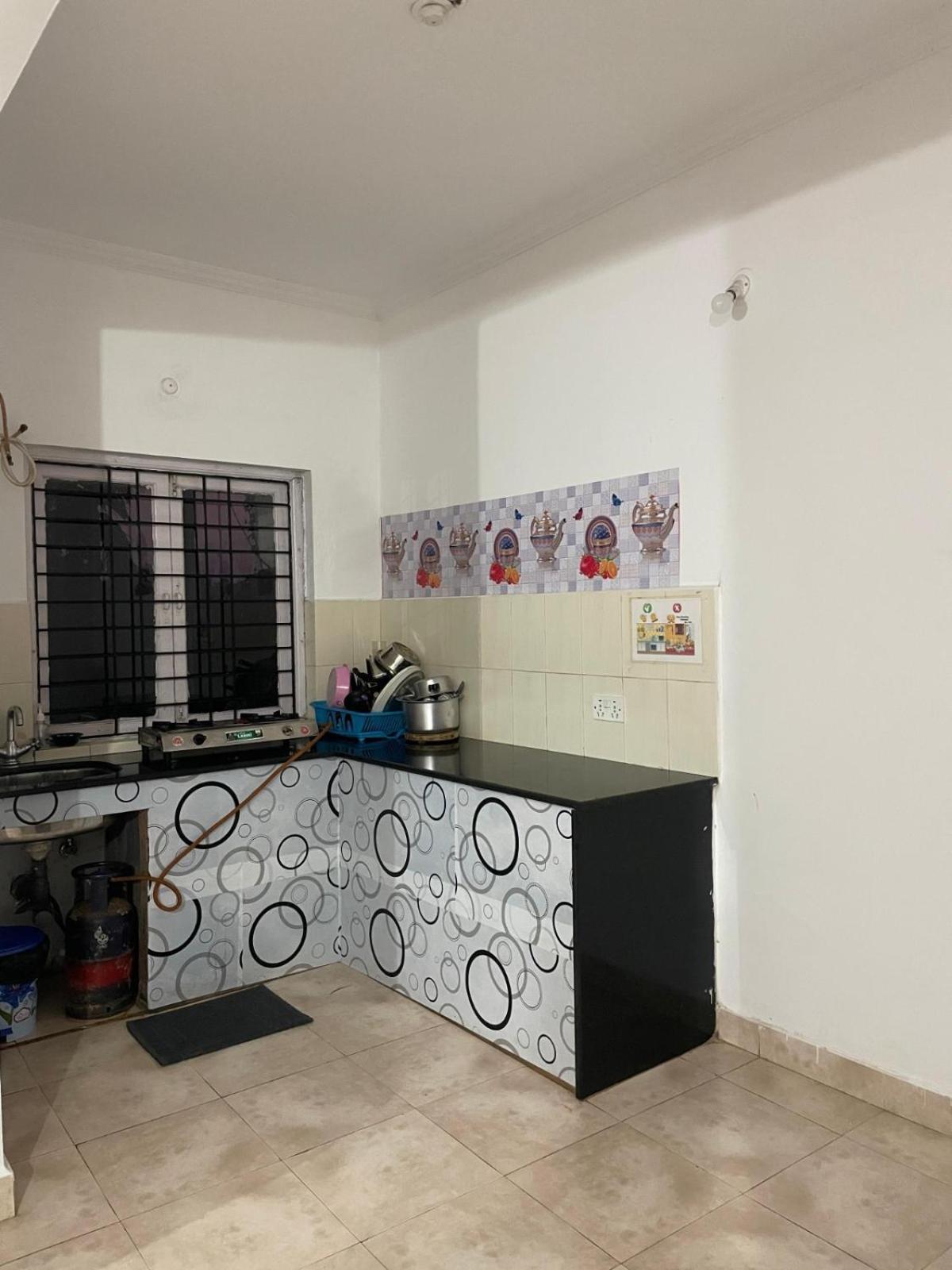 Ronne'S Little Baga Service Apartments Buitenkant foto